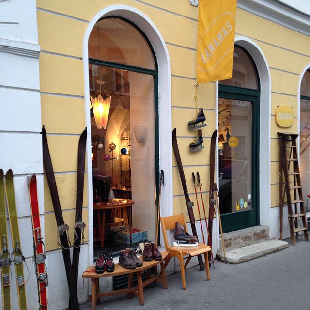 BANANAS Mobiliar 1930-1980